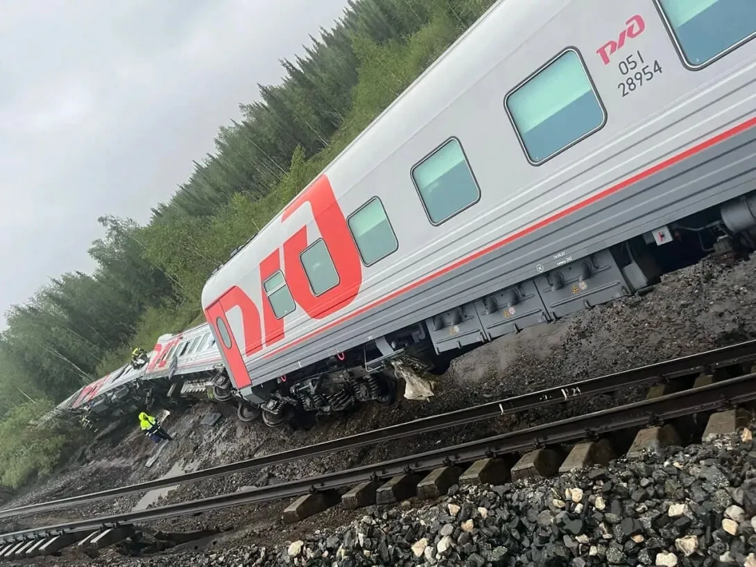 A commuter train derailed in the Belgorod Region due to a missing section of track