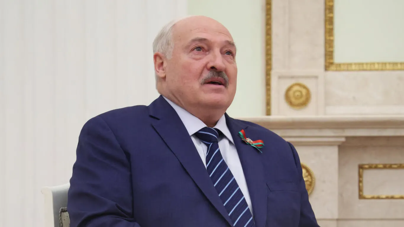 Lukashenko described how he responded to Macron's question about the invasion of Ukraine