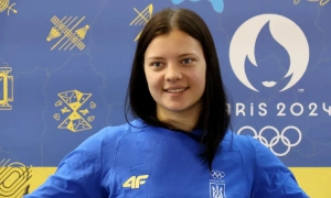 Усик продав свої рукавиці для відбудови музею Романа Шухевича у Львові – відео