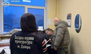 У Дніпрі повідомили про підозру лікарям, які прооперували дитині здорову руку