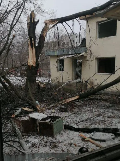 Окупанти масовано обстріляли три райони Донеччини: поранено 2 людини, пошкоджено десятки будинків