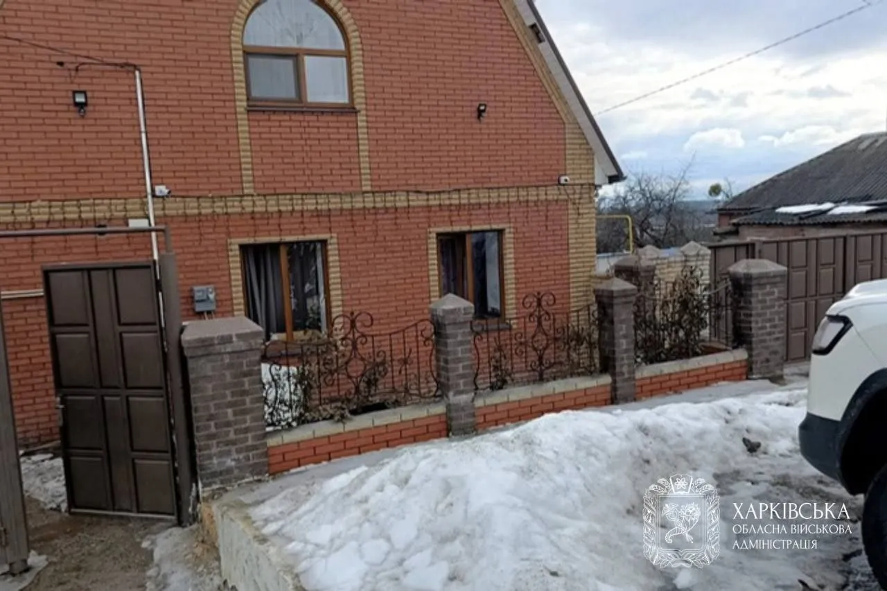 Російський дрон атакував житловий сектор у Чугуєві: серед поранених є дитина