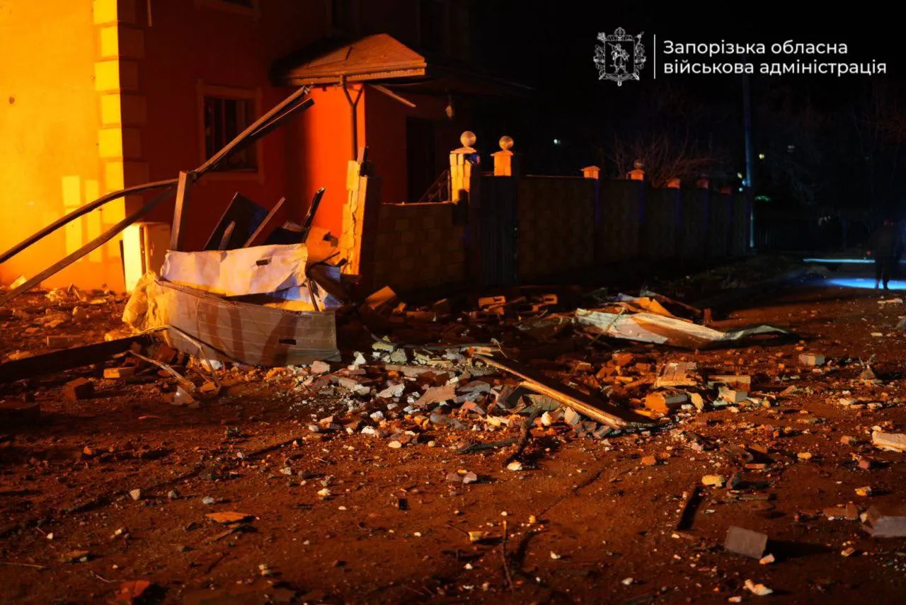 Російські війська атакували житловий сектор Запоріжжя: є руйнування та поранені