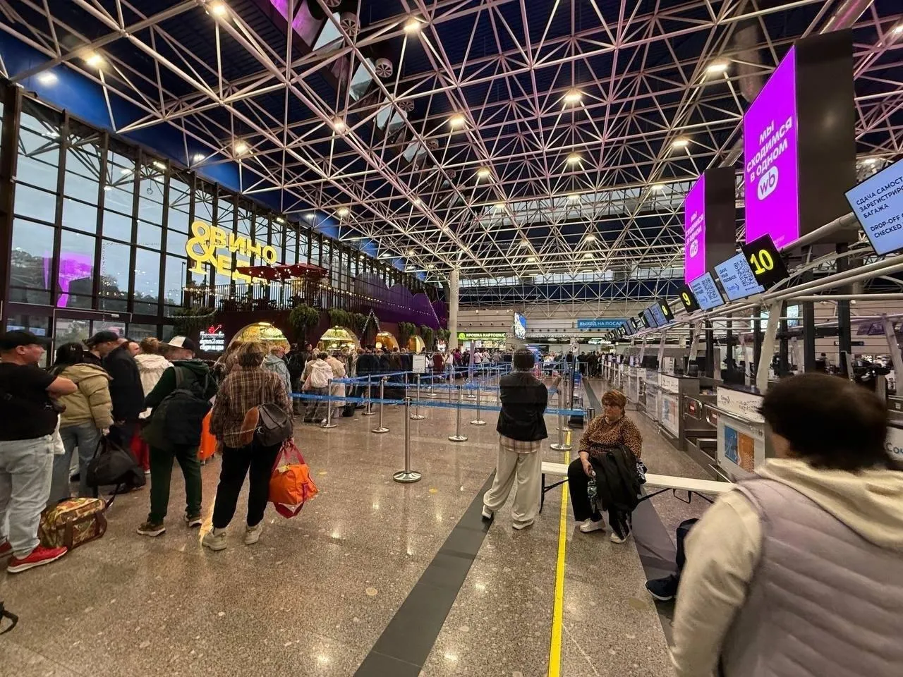 Атаки беспилотников парализовали работу аэропорта в Сочи