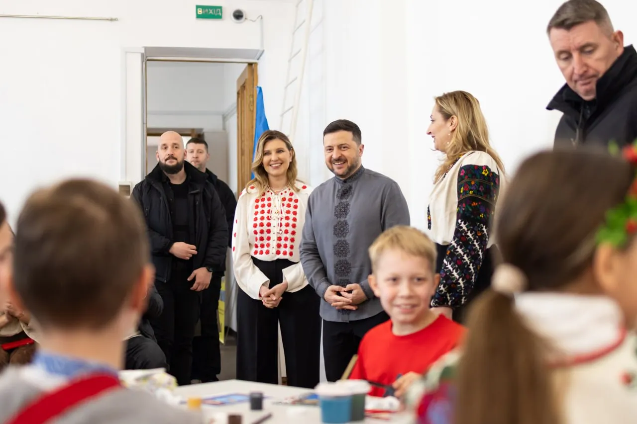 Володимир Зеленський зустрівся з дітьми загиблих захисників у Софії Київській