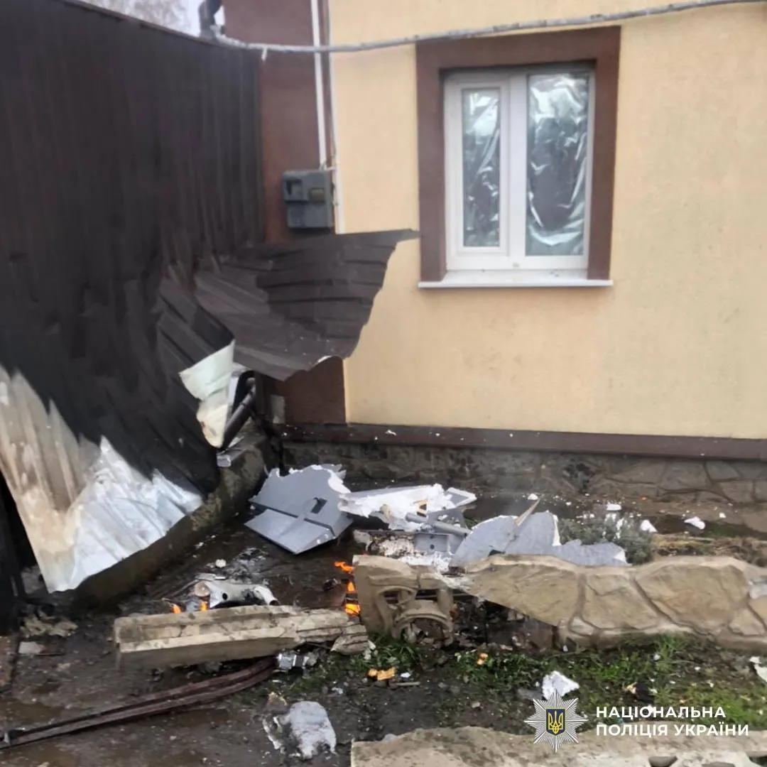 Російські війська атакували безпілотниками селище Золочів на Харківщині