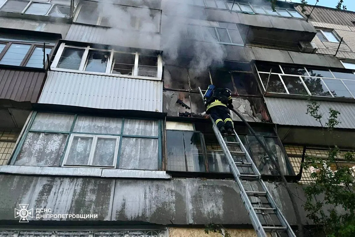 У Херсоні рятувальники визволили трьох жінок з пожежі