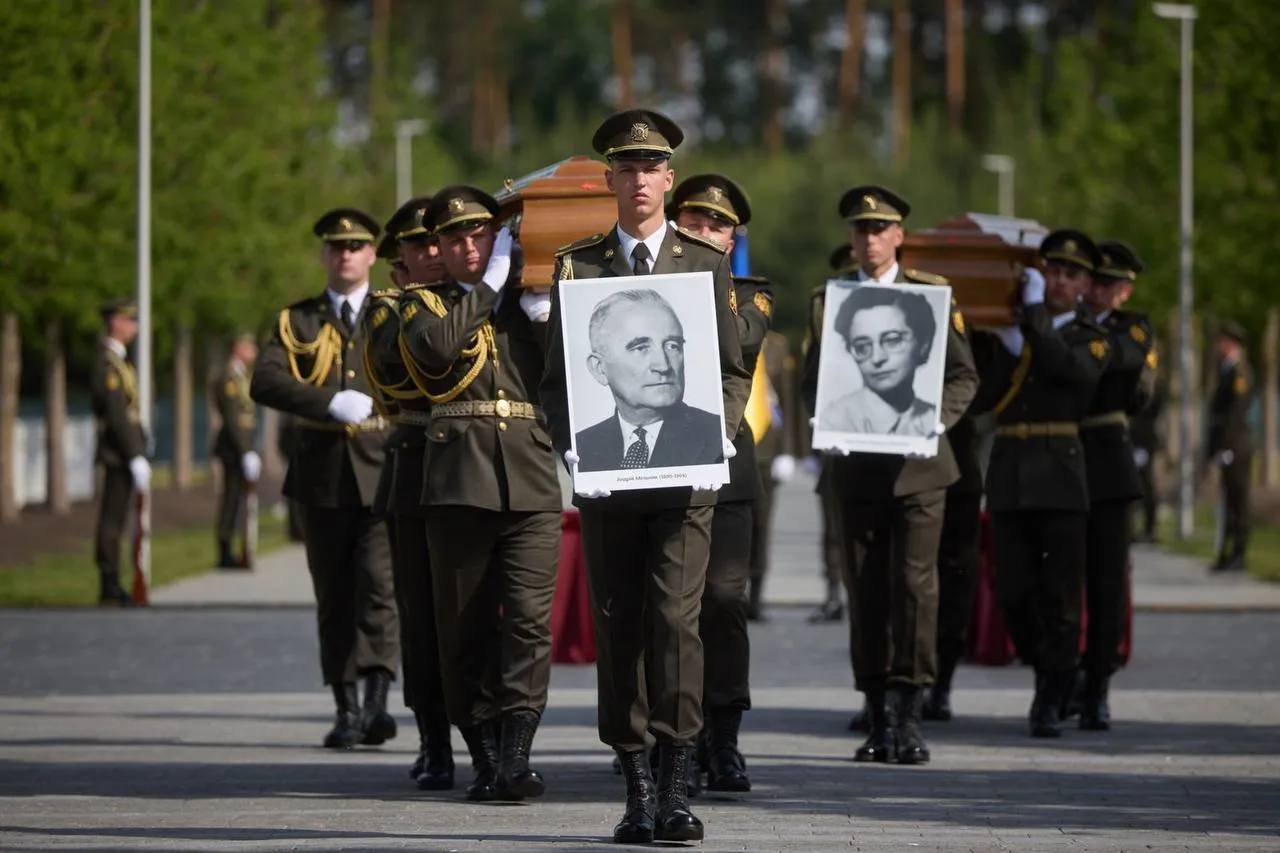 The remains of Colonel Melnik of the Ukrainian People's Republic Army were reburied at the military cemetery