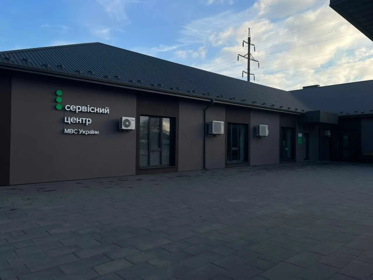 A driving test examiner in Kovel was fined for giving hints during a driving test