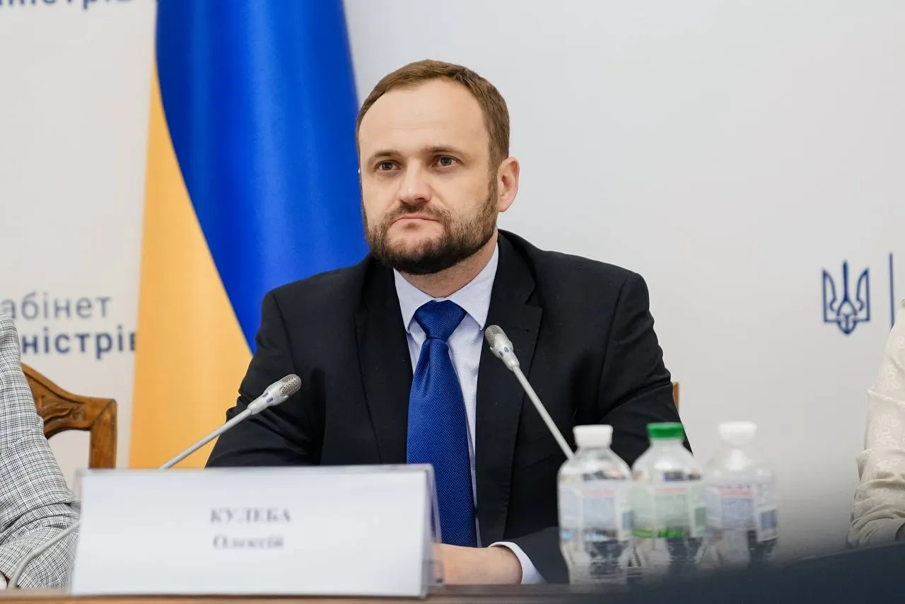 Правительство разрабатывает комплексную жилищную политику для украинцев, пострадавших в результате войны, — Кулеба