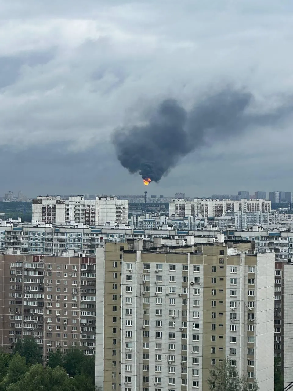 The mayor of Moscow acknowledged that drones had struck the Gazpromneft oil refinery in Kapotnya