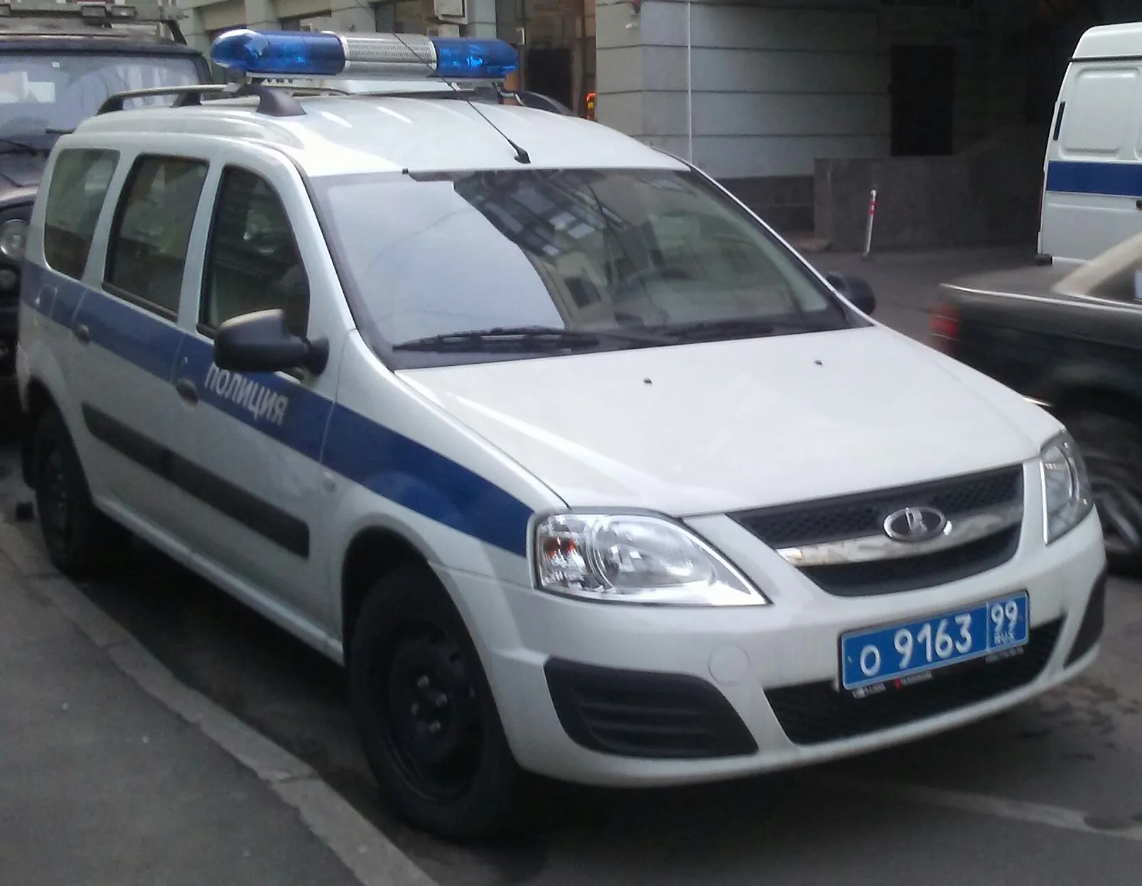 Суд у Москві ув’язнив дівчину на три роки через кальян на великодній пасці