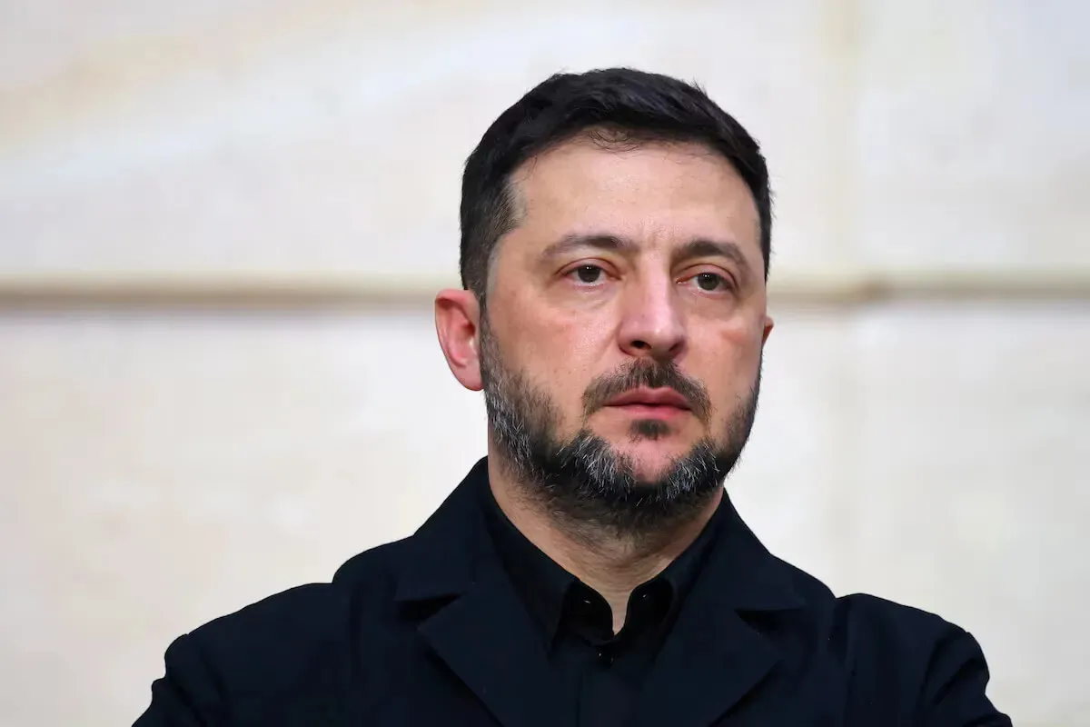 Президента Зеленського схиляють до болісного вибору щодо Донбасу й армії — WP