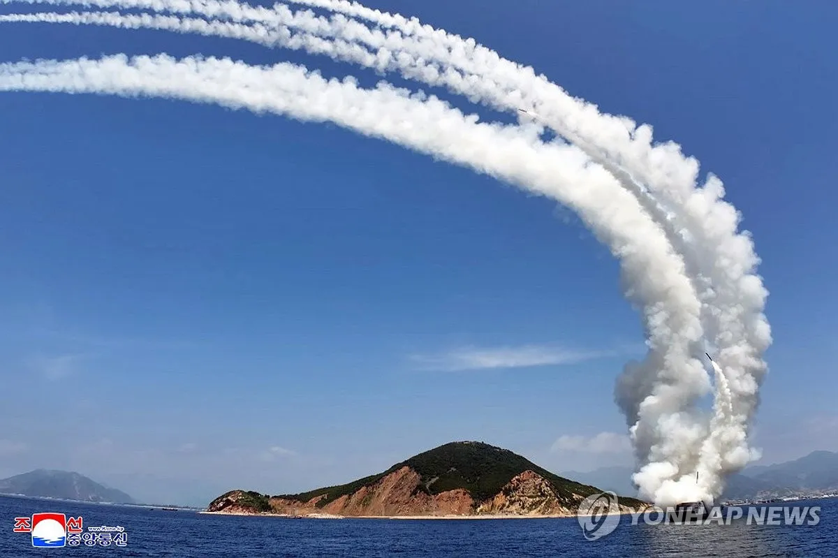 Фото: КНДР провела випробування крилатої ракети з борту нового есмінця — Yonhap