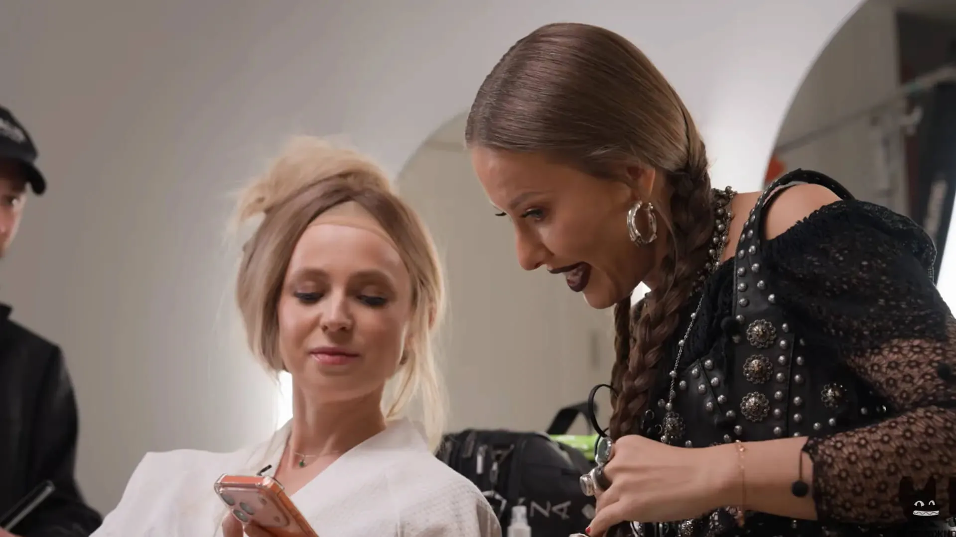 Собчак та Поклонська не змогли вимовити слово паляниця