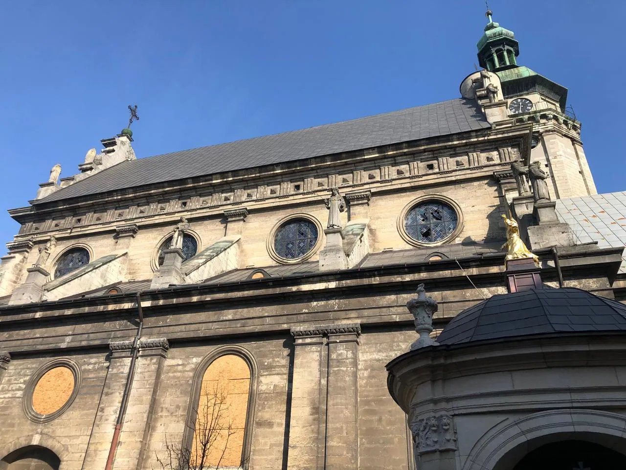 Во Львове признали аварийным поврежденный дом Бернардинского монастыря