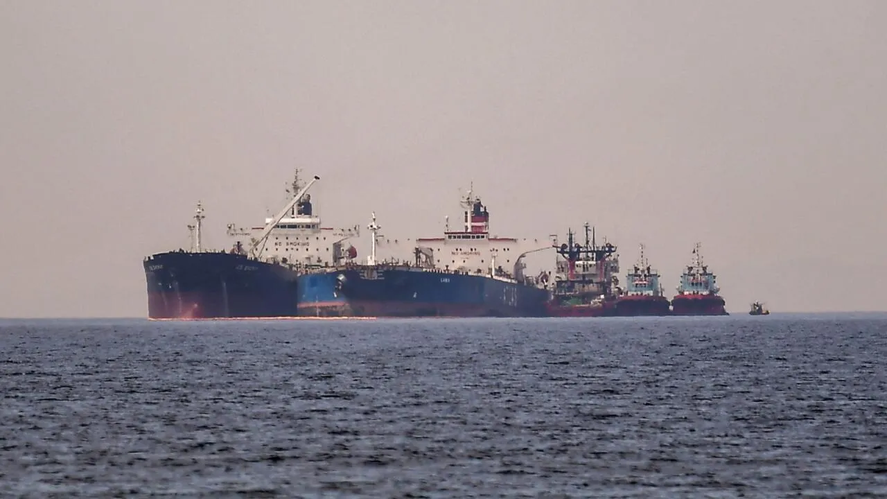 Росія розширює тіньовий флот для експорту підсанкційного газу — Bloomberg