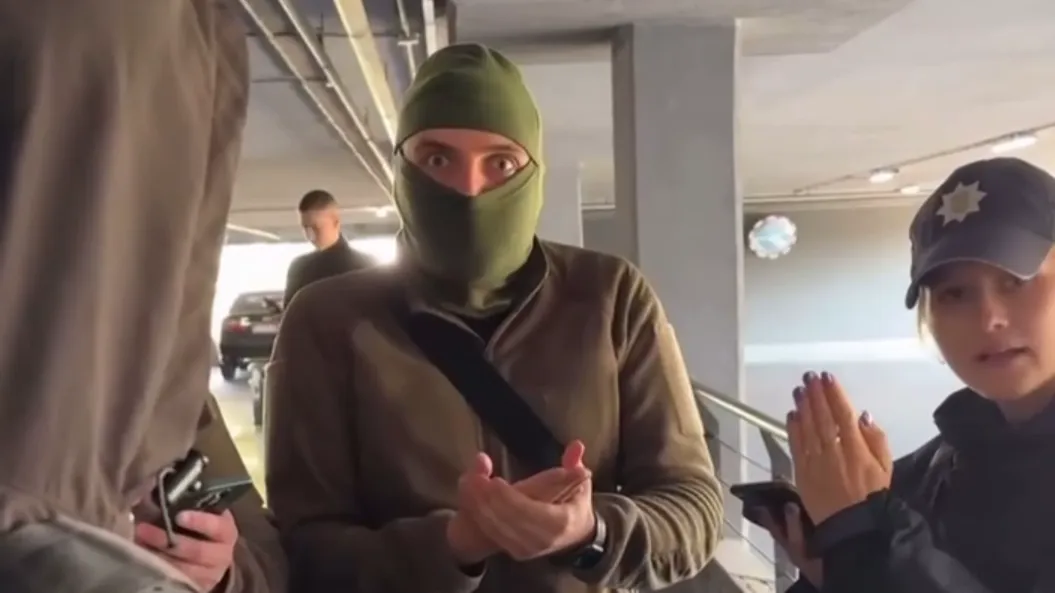 У ТЦК пояснили правила носіння балаклав та розпізнавальних знаків під час оповіщення