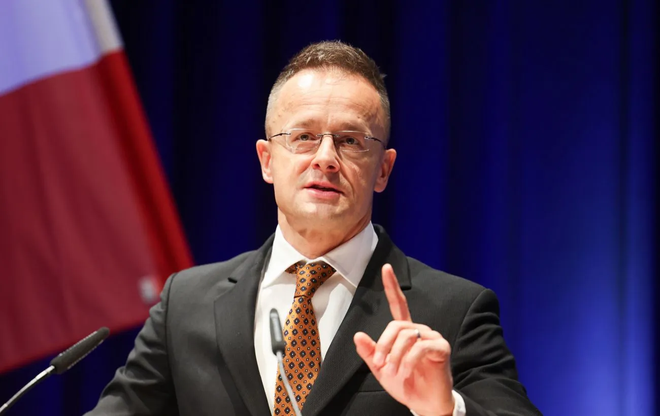 Szijjártó oskarżył «prowojenne kręgi» o próbę storpedowania szczytu Trumpa i putina