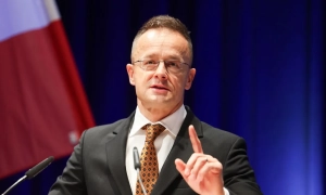 Szijjártó oskarżył «prowojenne kręgi» o próbę storpedowania szczytu Trumpa i putina