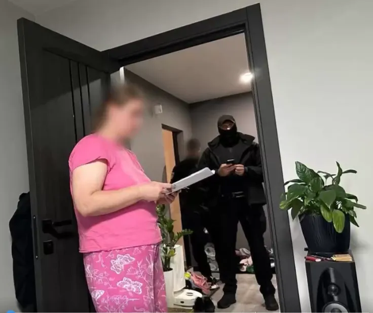 Відео: Працівницю «ПриватБанку» підозрюють у привласненні понад 500 тис грн