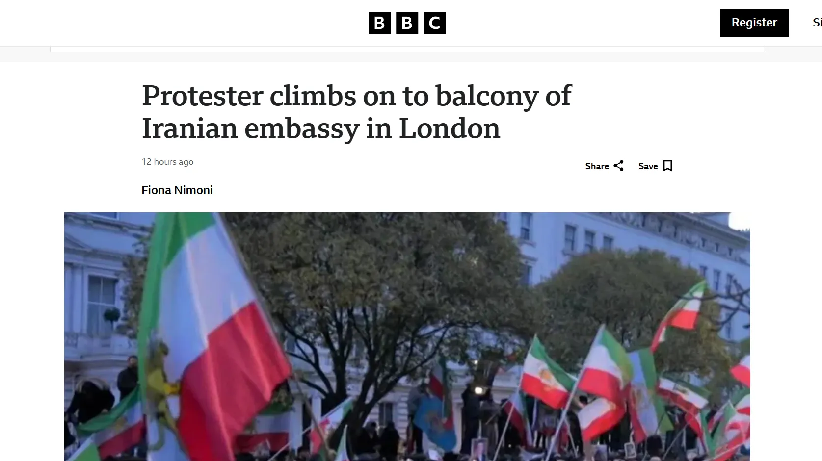 У Лондоні протестувальник зірвав прапор Ірану з посольства — BBC