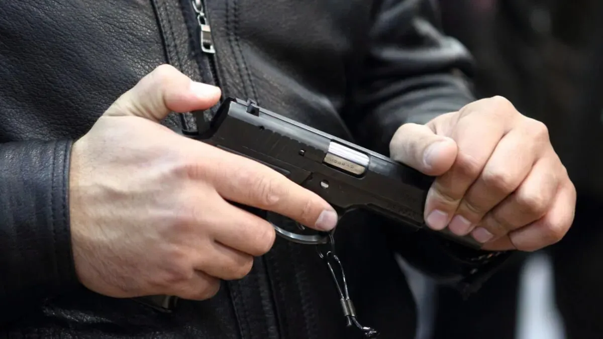 У Черкасах чоловік влаштував стрілянину по дітях через зірваний бузок