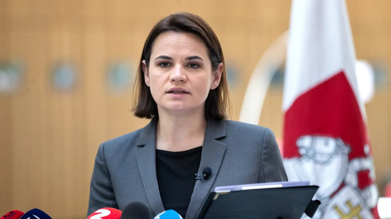 Частина команди Тихановської переїжджає до Польщі через безпекові ризики — Delfi