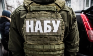 Ексчиновнику Міноборони оголосили нову підозру через хабар у $690 тис