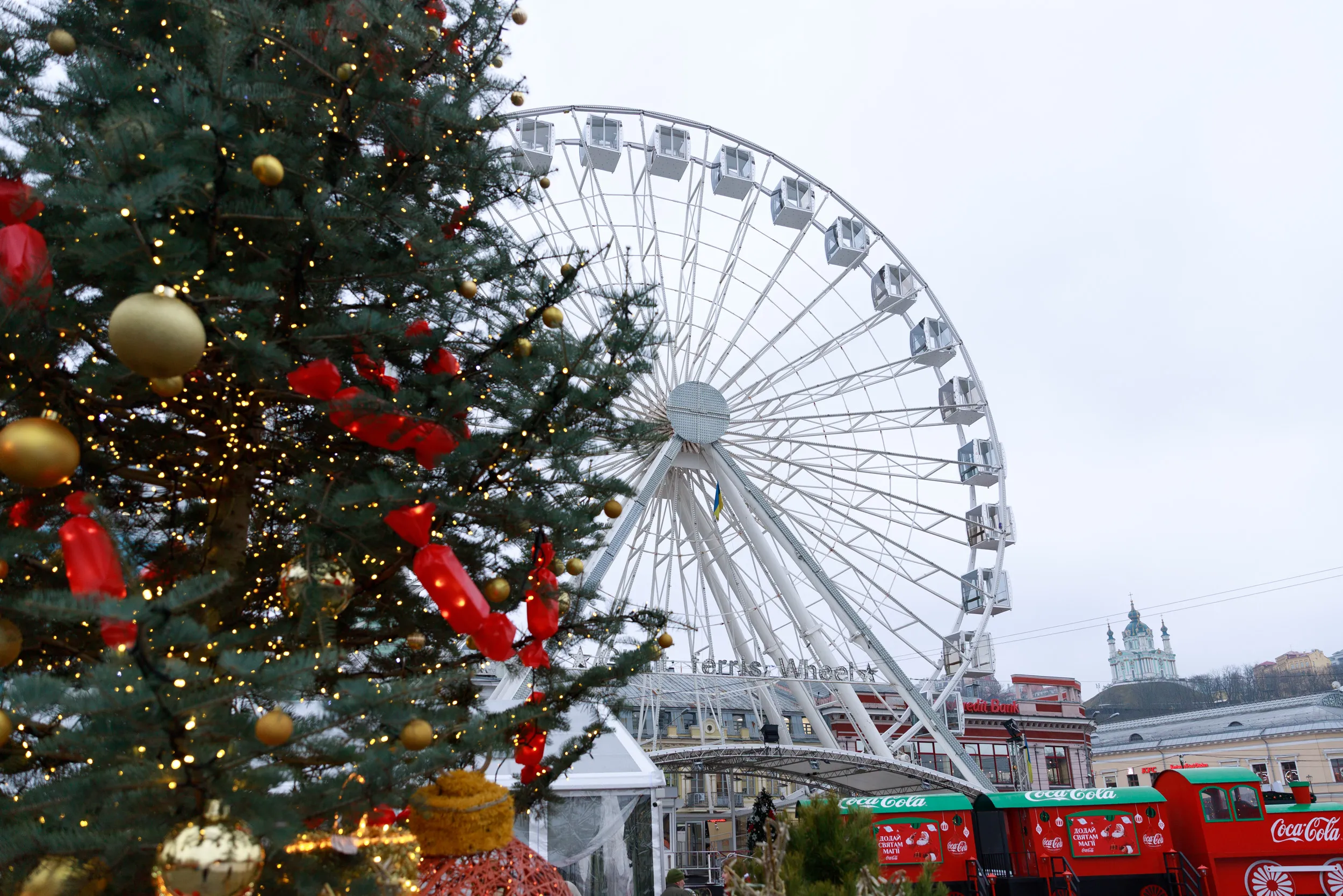 Різдвяна хода у Києві: сотні містян вийшли на святкування до Майдану Незалежності