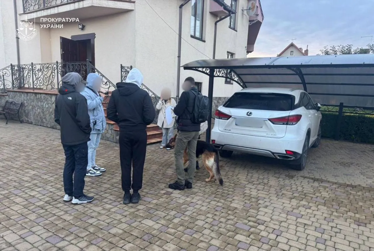 Привласнили тютюн на 143 млн грн — двом підприємцям повідомили про підозру