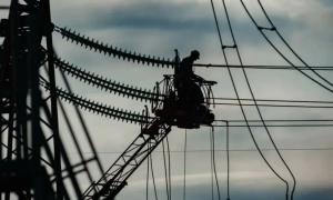 Фото: біля виборчої дільниці затримано автомобіль зі зброєю