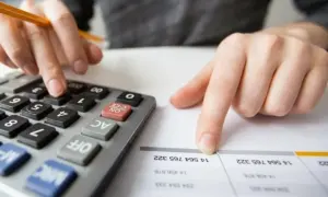 Слабкий долар розділив Уолл-стріт: глобальні компанії вириваються вперед