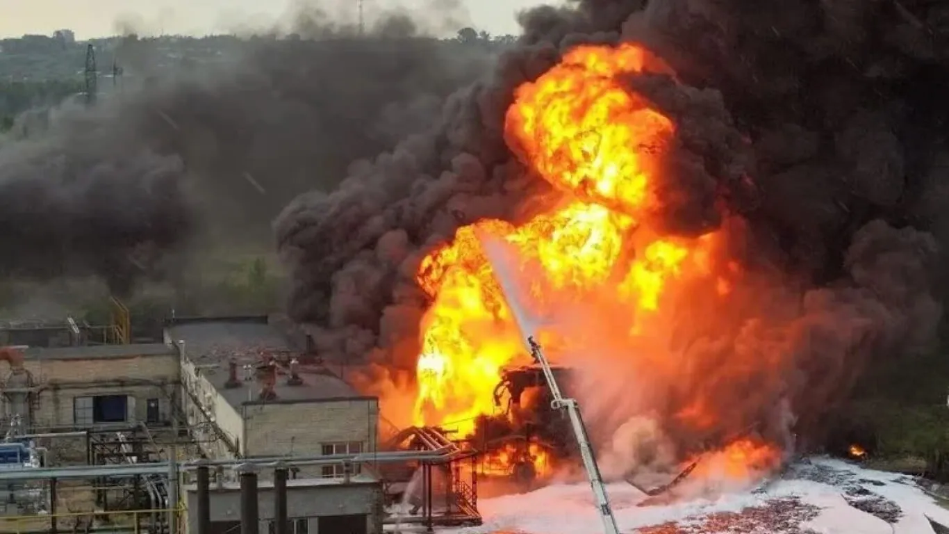 Зеленский назвал условие прекращения ударов по российским НПЗ