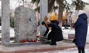 Фото: президент Сербии сфотографировался в чеченской одежде с советником Кадырова