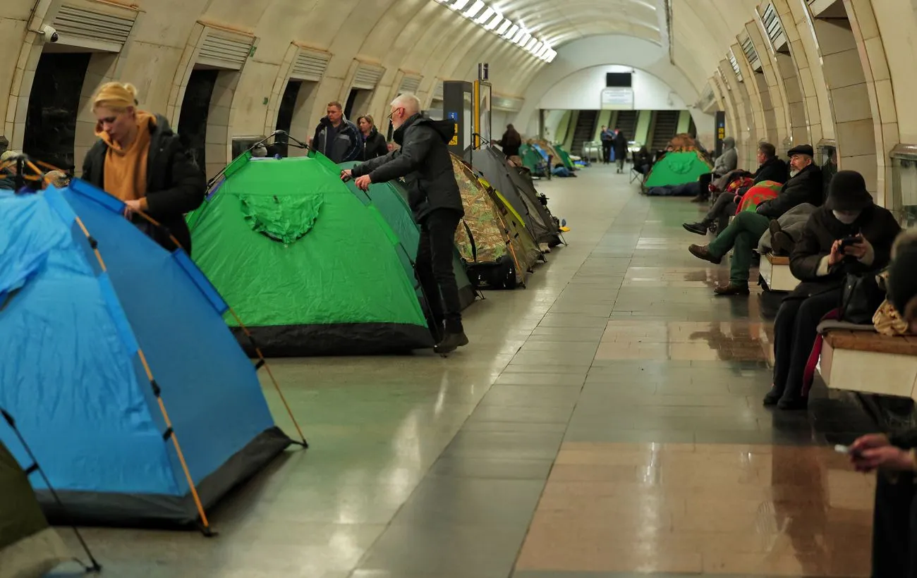 Кияни зареєстрували петицію про введення штрафів за намети на станціях метро