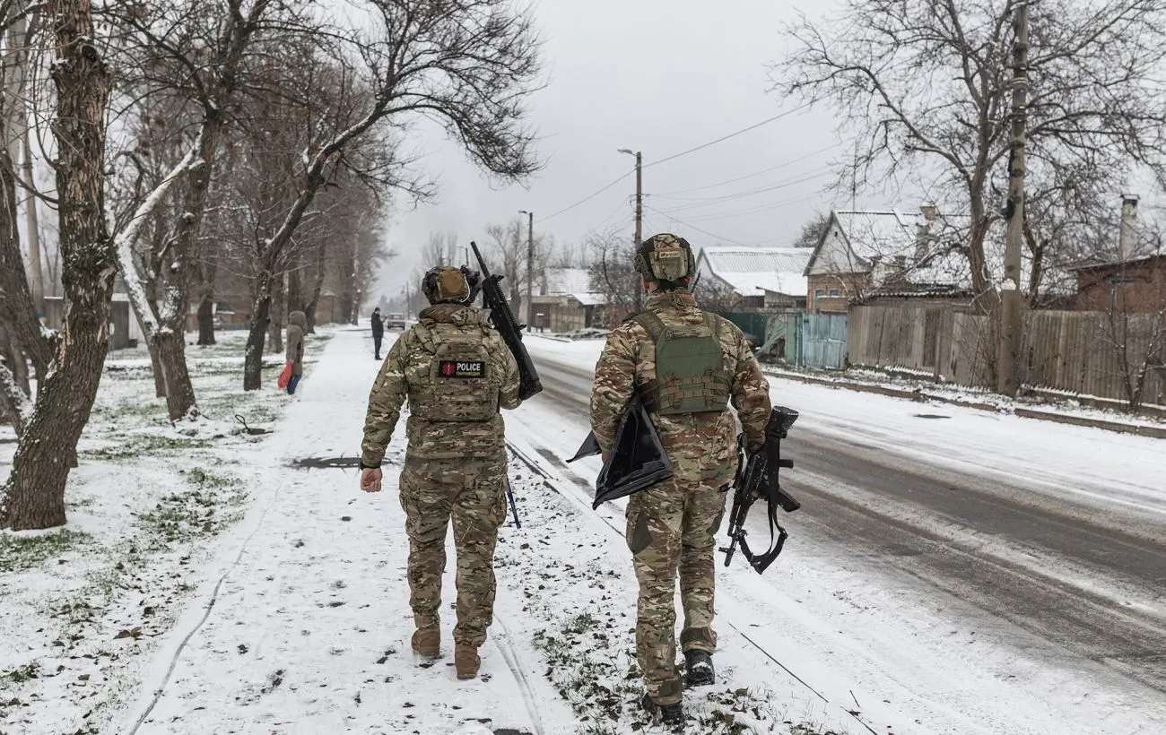79 бригада ДШВ знищила авто з окупантами в центрі Мирнограду