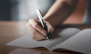 НБУ пропонує проводити виплати лише в безготівковій формі