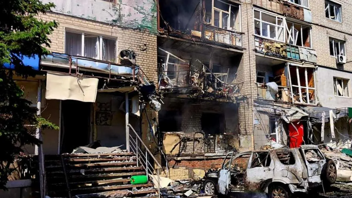 Окупанти вдарили по багатоповерхівці у Павлограді