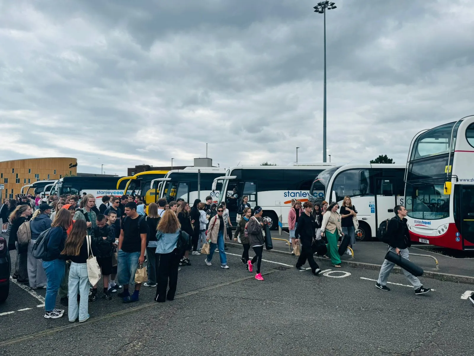 Рекордна «дуже глибока бідність» у Британії досягла піку за 30 років — Reuters