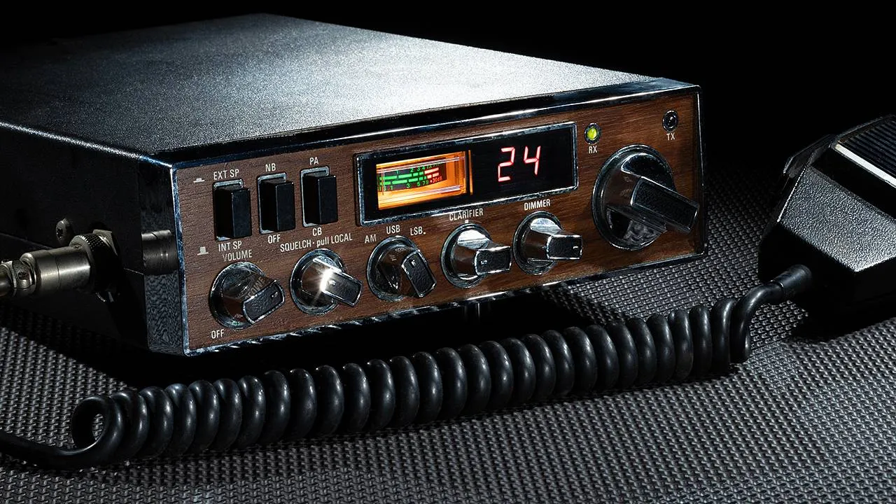 «Радіо судного дня» упродовж доби передало десятки секретних послань