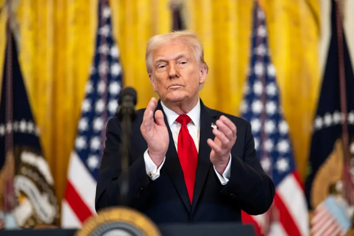 Президент США наказав відкликати близько 30 послів у різних країнах — NYT