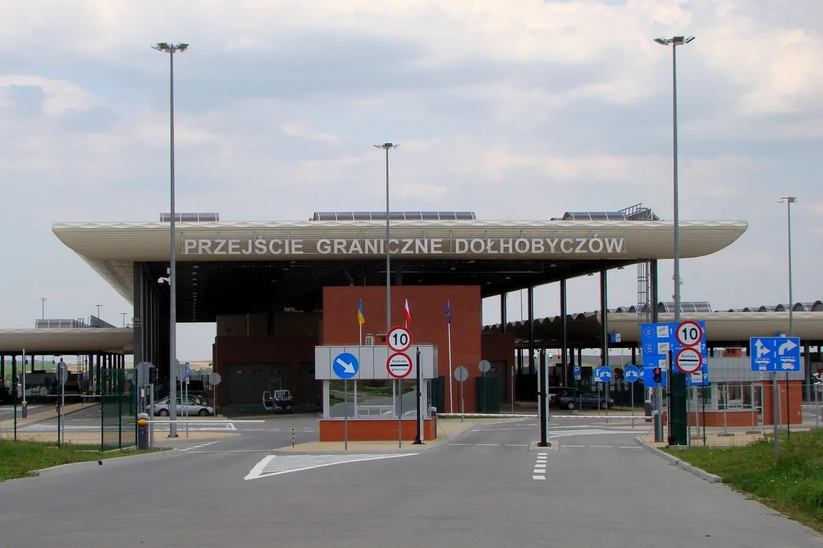 Прикордонники радять уникати пункти пропуску «Краківець» та «Шегині» через черги