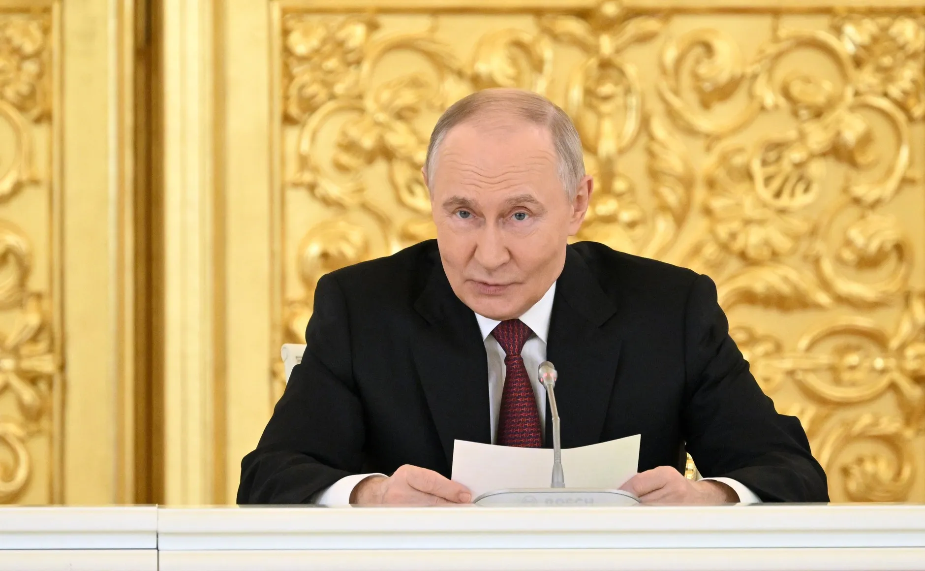 Путін наказав обмежити показ іноземного кіно