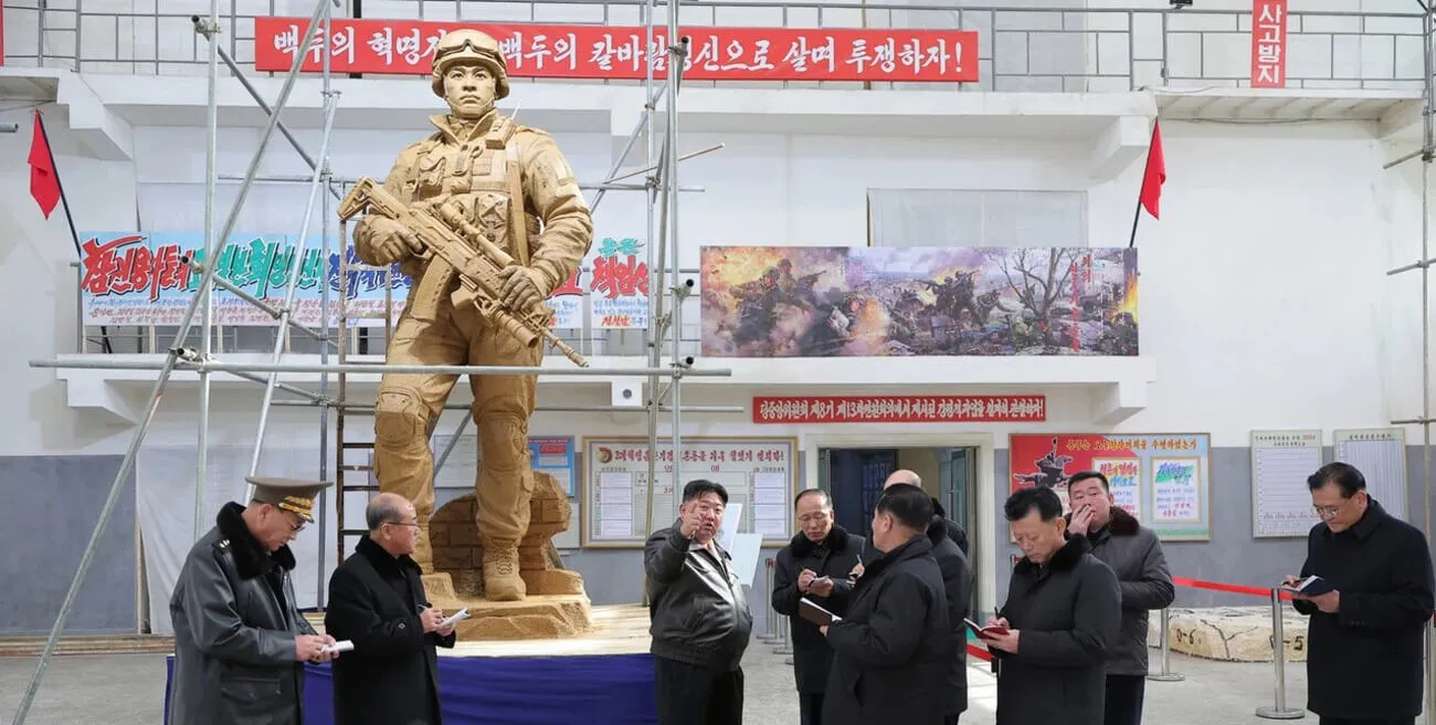 Кім Чен Ин показав памʼятник північнокорейським солдатам, які були ліквідовані ЗСУ