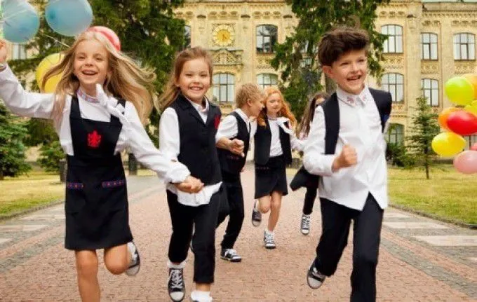 Українським родинам виплатили майже 1 мільярд  гривень у межах програми "Пакунок школяра"