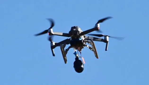 На Херсонщині російський дрон атакував цивільну автівку, поранений 83-річний чоловік