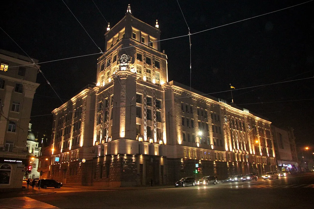 Влада вирішила не евакуювати Харків. Місто готується до випускних балів