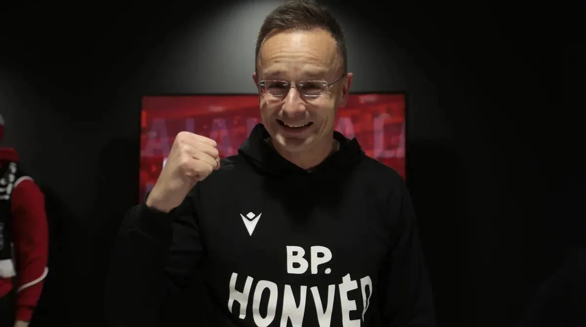 Міністр закордонних справ Угорщини став президентом одного з найтитулованіших клубів країни