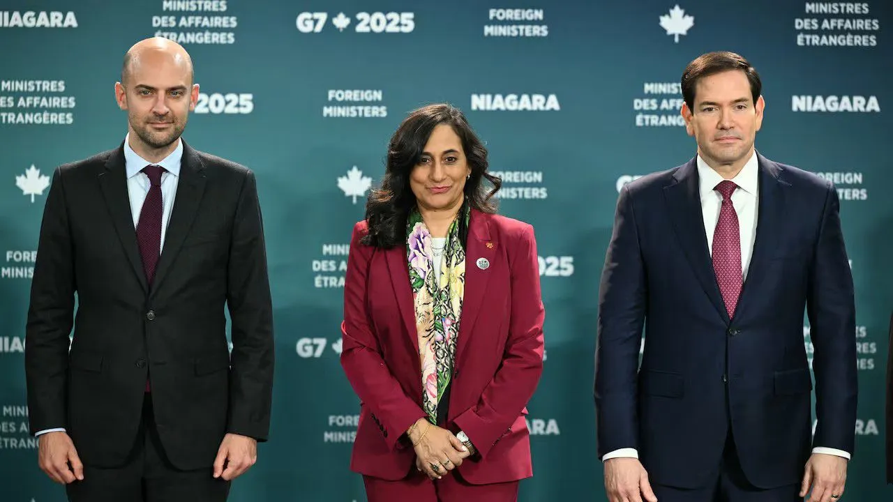 Франція засудила удари США по суднах у Карибському морі